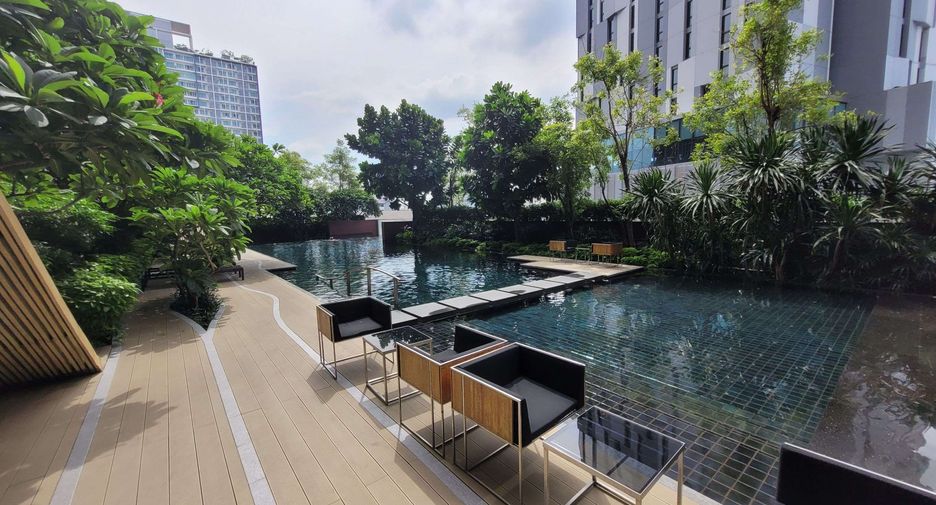 For rent 2 bedrooms condo in Khlong Toei, Bangkok
