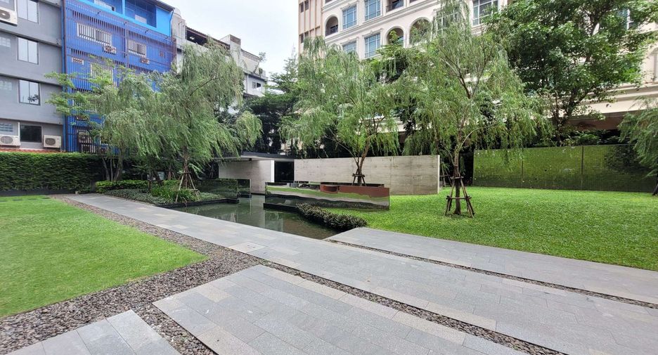 For rent 2 bedrooms condo in Khlong Toei, Bangkok