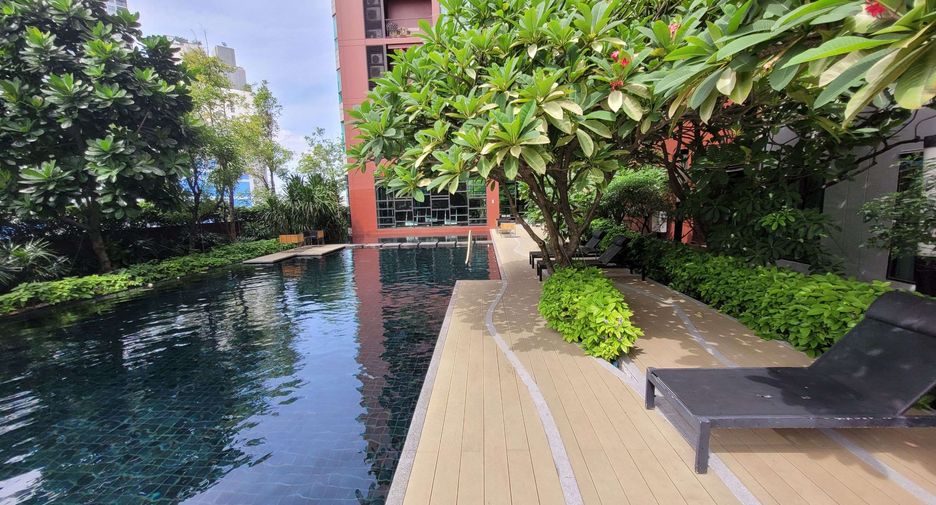 For rent 2 bedrooms condo in Khlong Toei, Bangkok