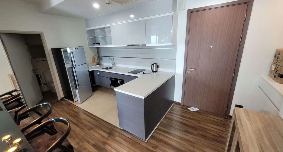 For rent 2 bedrooms condo in Khlong Toei, Bangkok