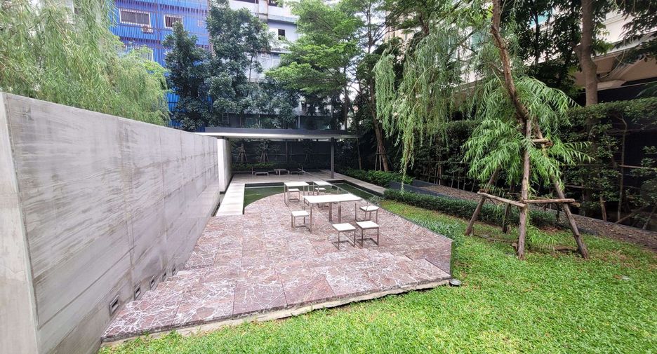 For rent 2 bedrooms condo in Khlong Toei, Bangkok