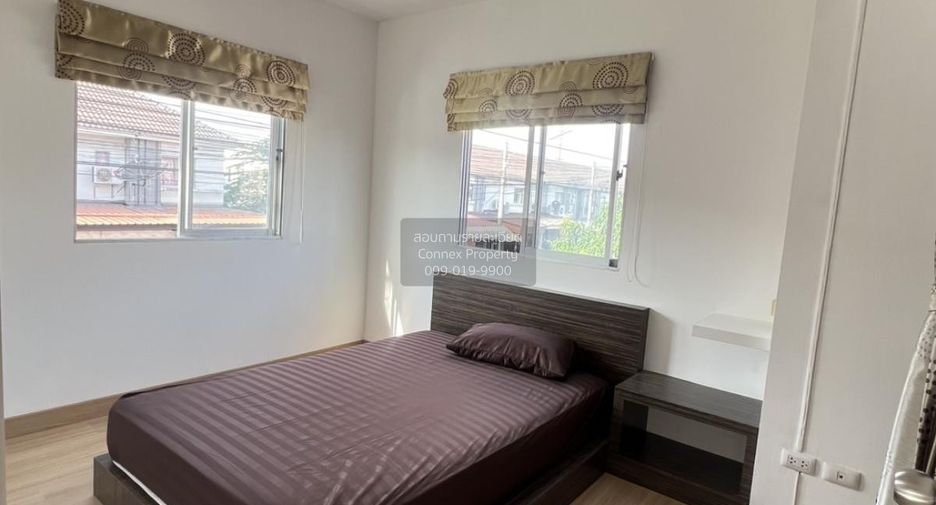 Casa adosada en venta de 4 habitaciones en Khlong Luang, Pathum Thani