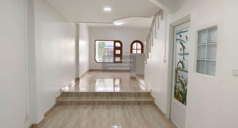 For sale 2 bedrooms townhouse in Mueang Pathum Thani, Pathum Thani
