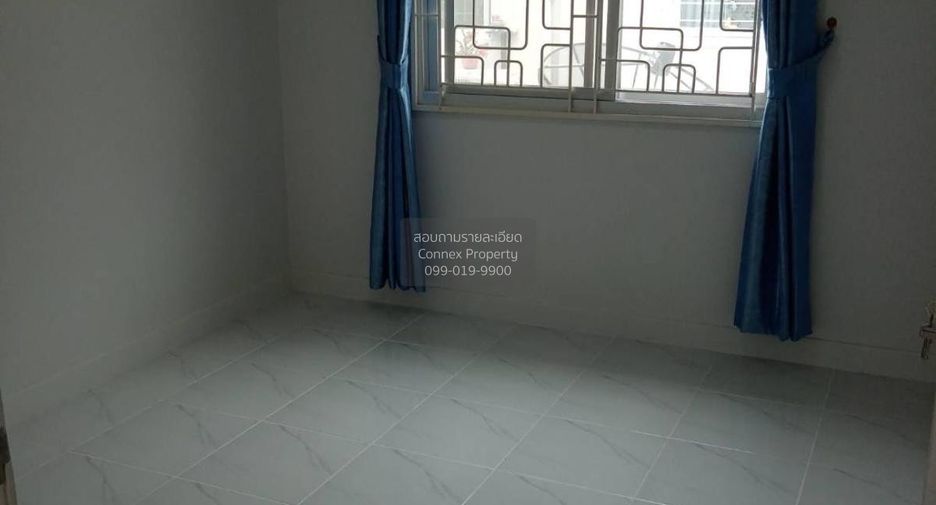 Casa adosada en venta de 3 habitaciones en Bang Phli, Samut Prakan