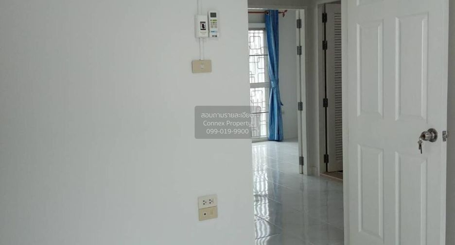 Casa adosada en venta de 3 habitaciones en Bang Phli, Samut Prakan