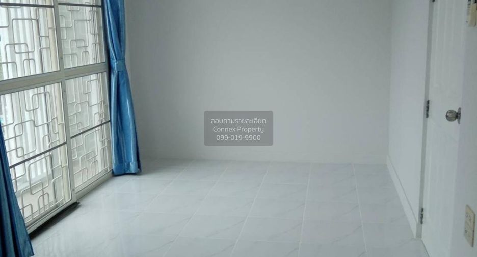 Casa adosada en venta de 3 habitaciones en Bang Phli, Samut Prakan