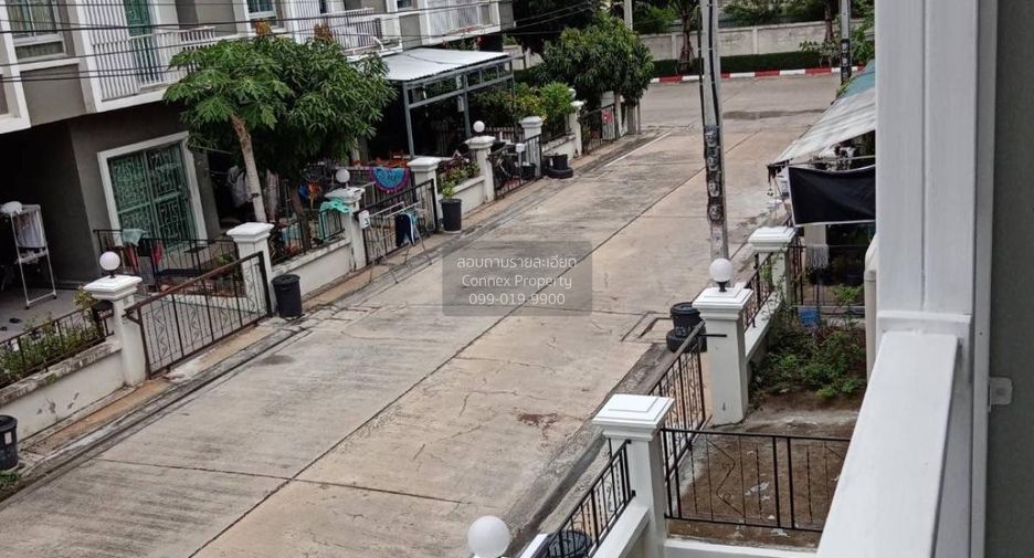 Casa adosada en venta de 3 habitaciones en Bang Phli, Samut Prakan