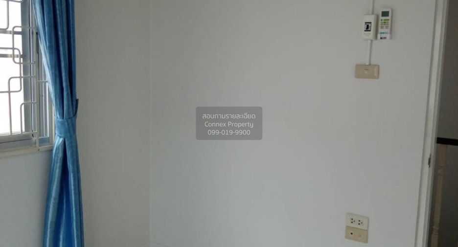 Casa adosada en venta de 3 habitaciones en Bang Phli, Samut Prakan