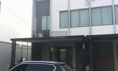 For sale 3 ベッドルーム townhouse in Saphan Sung, Bangkok