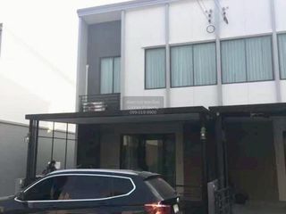 For sale 3 bedrooms townhouse in Saphan Sung, Bangkok