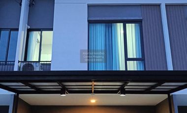 À vendre 3 chambres maison de ville à Bang Phli, Samut Prakan