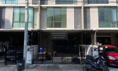 Casa adosada en venta de 3 habitaciones en Khan Na Yao, Bangkok