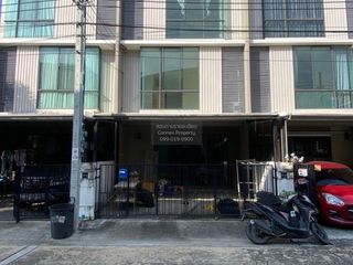 For sale 3 bedrooms townhouse in Khan Na Yao, Bangkok