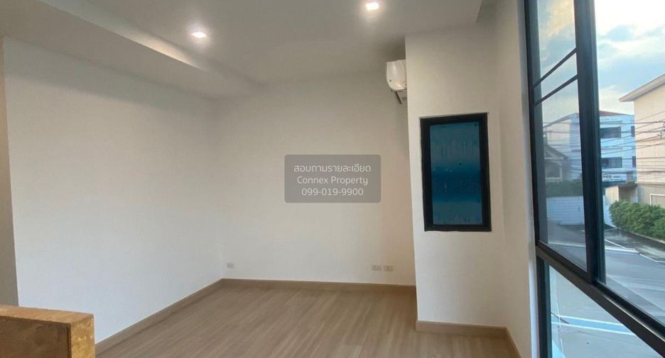 Casa adosada en venta de 3 habitaciones en Khan Na Yao, Bangkok