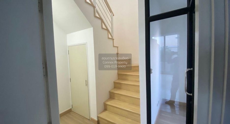 Casa adosada en venta de 3 habitaciones en Khan Na Yao, Bangkok