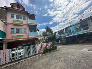 For sale 5 bedrooms townhouse in Phra Khanong, Bangkok