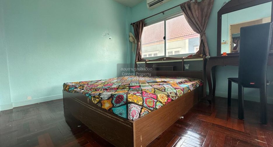 For sale 5 ベッドルーム townhouse in Phra Khanong, Bangkok