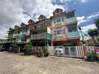 For sale 5 bedrooms townhouse in Phra Khanong, Bangkok