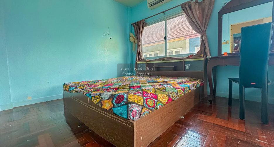 For sale 5 ベッドルーム townhouse in Phra Khanong, Bangkok