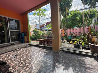 For sale 5 bedrooms townhouse in Phra Khanong, Bangkok