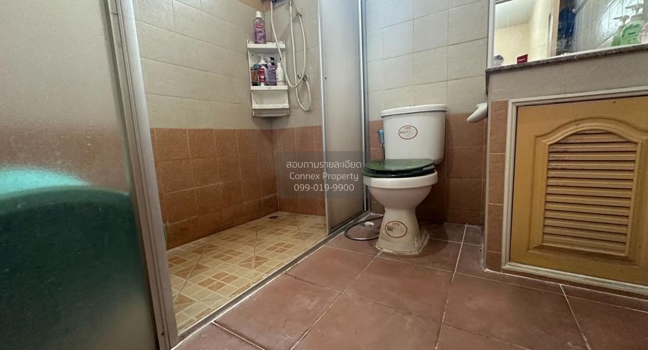 For sale 5 ベッドルーム townhouse in Phra Khanong, Bangkok
