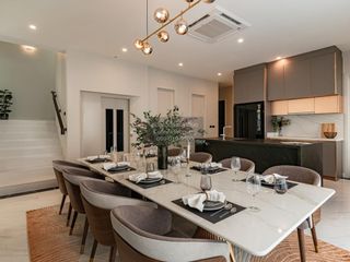 For sale 5 bedrooms house in Saphan Sung, Bangkok