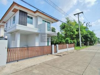 出售 3 卧室 独立屋 在 Mueang Pathum Thani, Pathum Thani