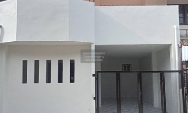 Reihenhaus zum Kauf mit 2 Zimmer in Thanyaburi, Pathum Thani