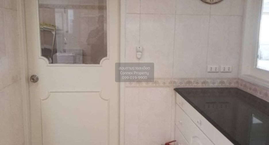 For rent 3 bedrooms condo in Watthana, Bangkok