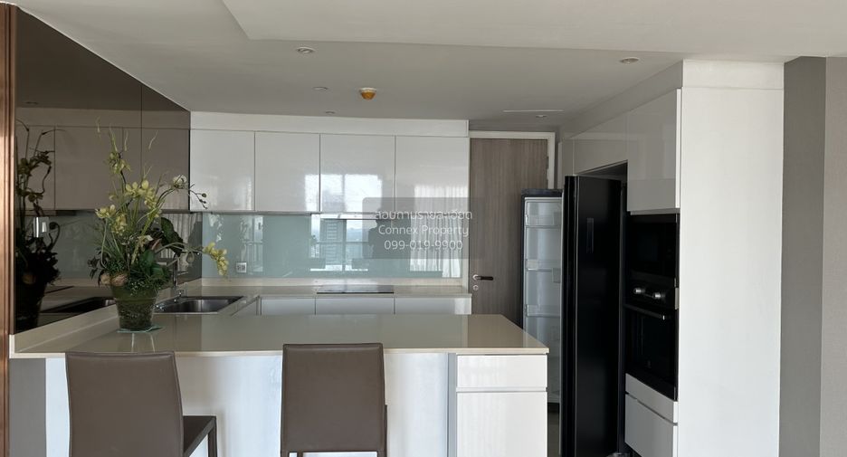 For rent 4 bedrooms condo in Watthana, Bangkok