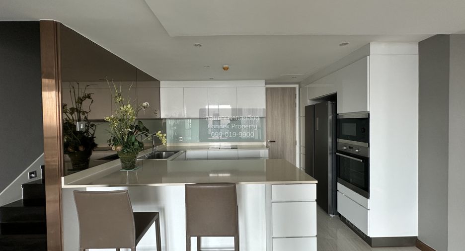 For rent 4 bedrooms condo in Watthana, Bangkok