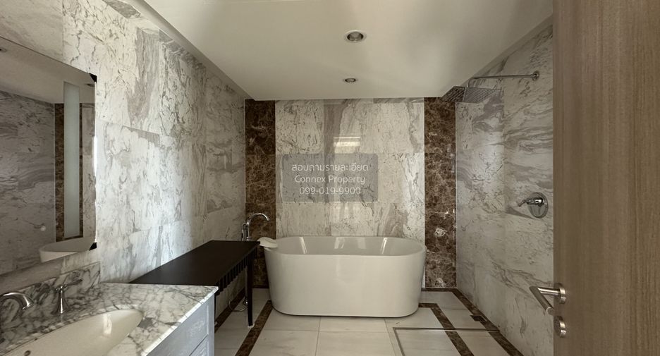 For rent 4 bedrooms condo in Watthana, Bangkok