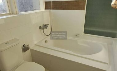 For rent 2 bedrooms condo in Phra Khanong, Bangkok
