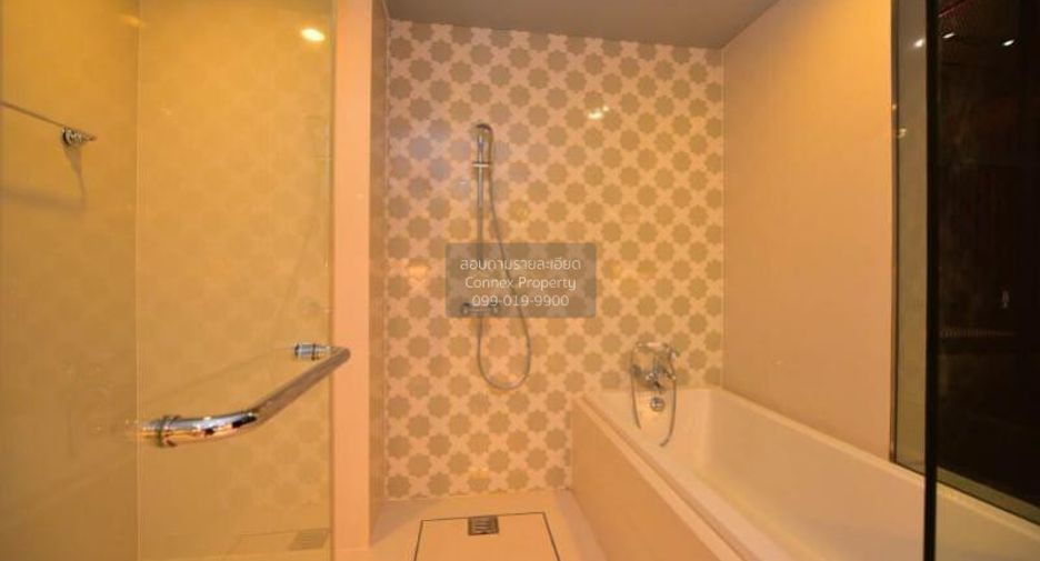 For rent 3 bedrooms condo in Khlong Toei, Bangkok