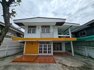 For rent 3 bedrooms house in Huai Khwang, Bangkok
