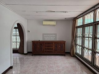 For rent 3 bedrooms house in Huai Khwang, Bangkok