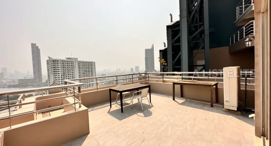 Wohnung zur Miete mit 3 Zimmer in Khlong San, Bangkok