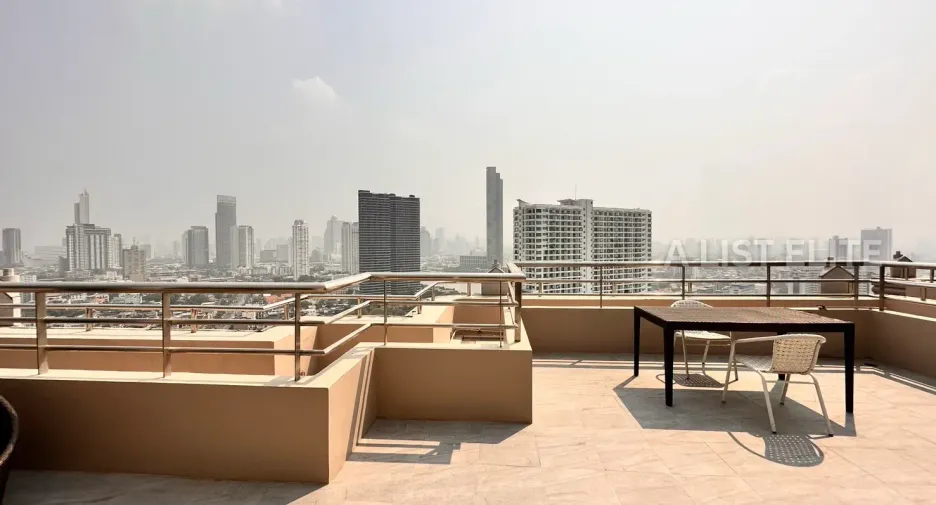 Wohnung zur Miete mit 3 Zimmer in Khlong San, Bangkok