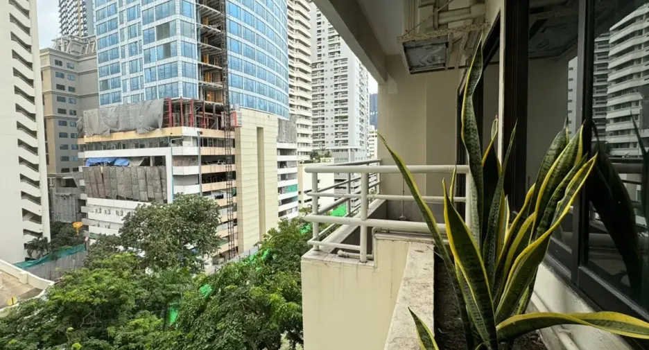 For rent and for sale 1 bed condo in Khlong Toei, Bangkok