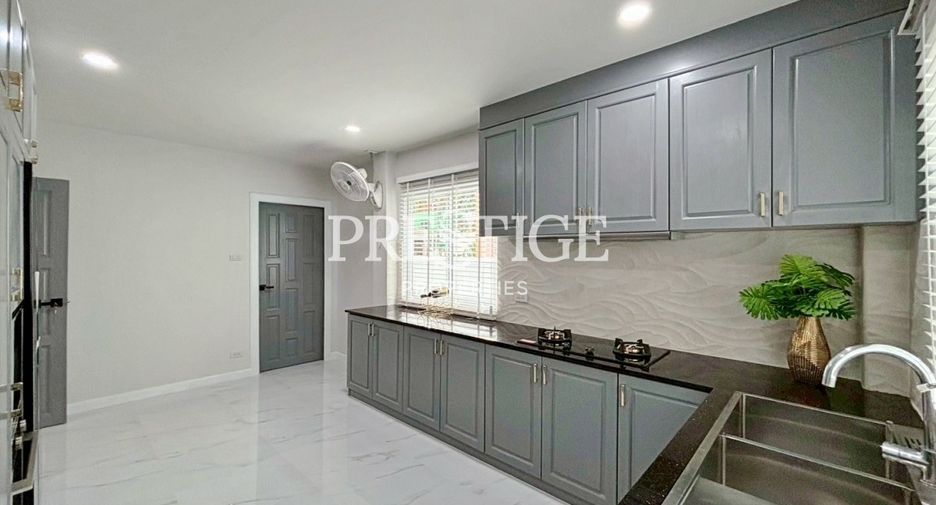 For sale 4 bedrooms house in Bang Lamung, Chonburi