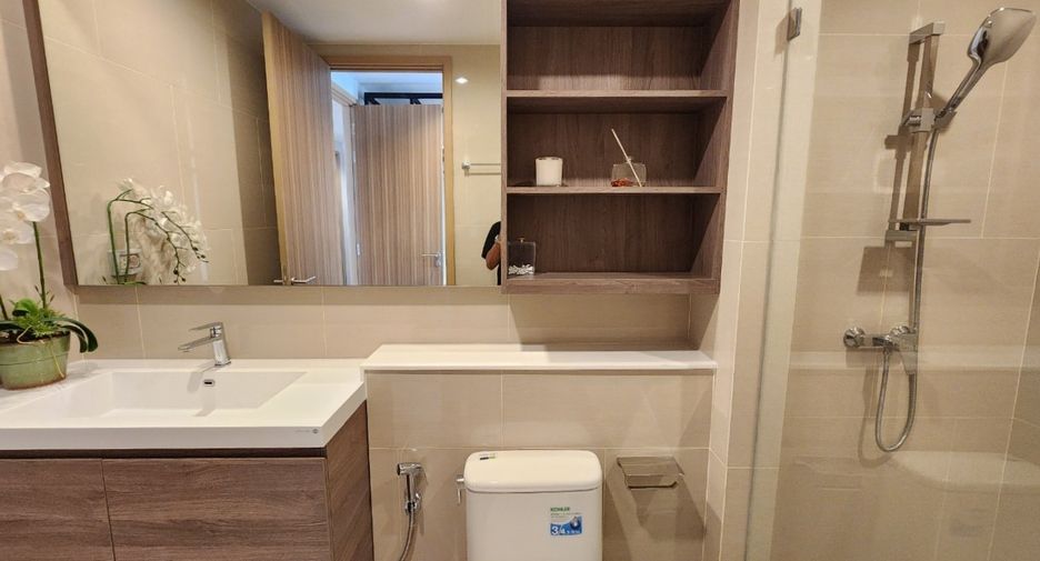 For rent 4 bedrooms condo in Sathon, Bangkok
