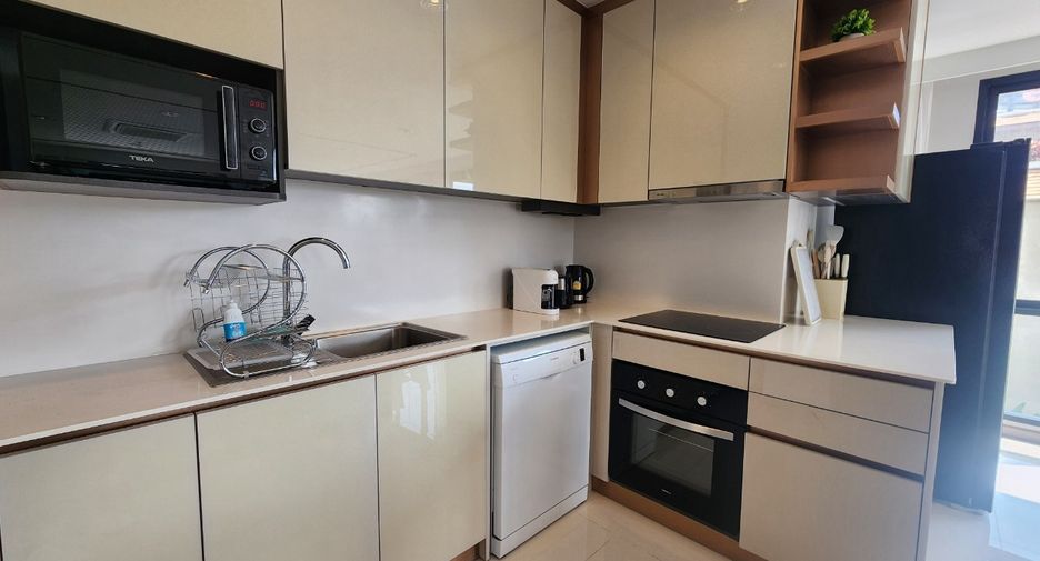 For rent 4 bedrooms condo in Sathon, Bangkok