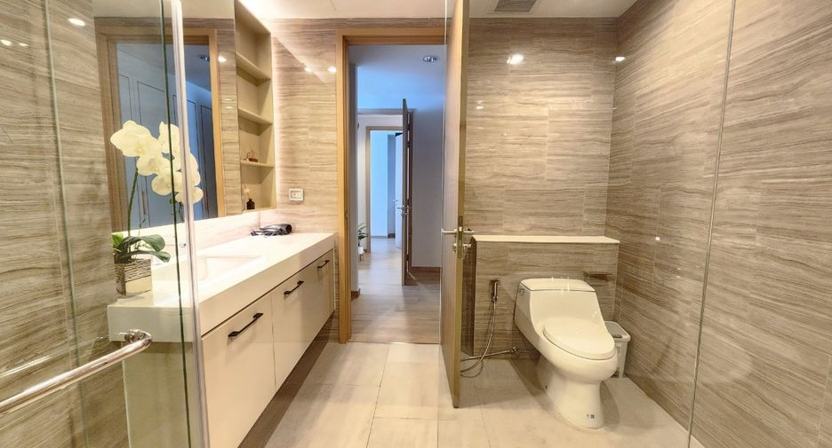 For rent 4 bedrooms condo in Sathon, Bangkok