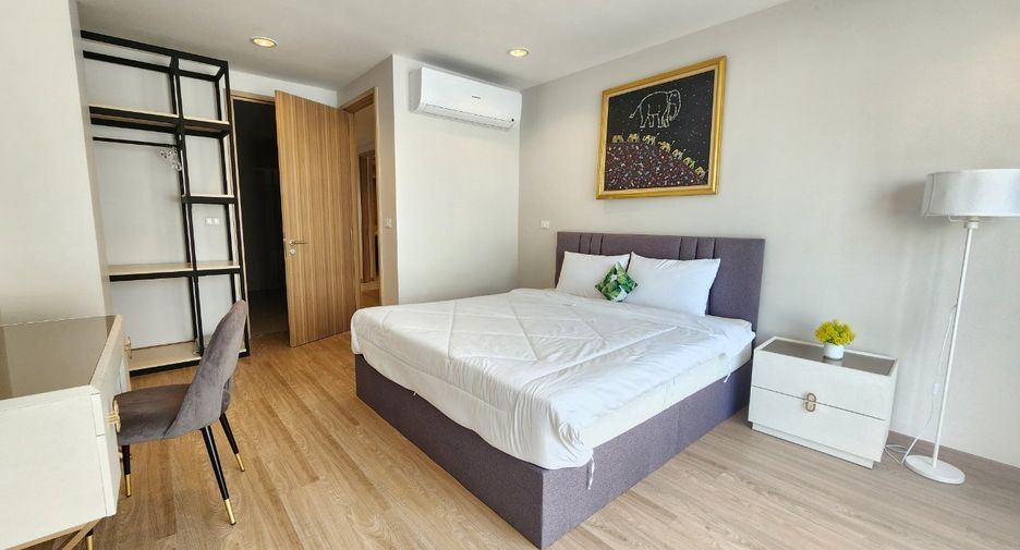 For rent 4 bedrooms condo in Sathon, Bangkok