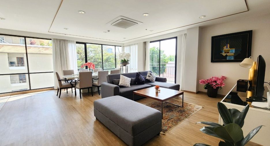 For rent 4 bedrooms condo in Sathon, Bangkok