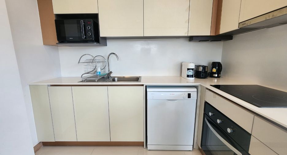For rent 4 bedrooms condo in Sathon, Bangkok