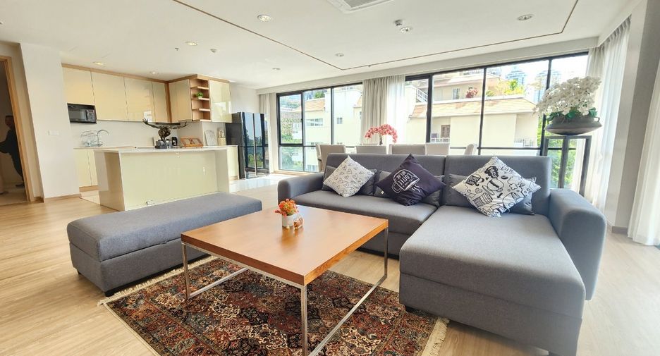 For rent 4 bedrooms condo in Sathon, Bangkok
