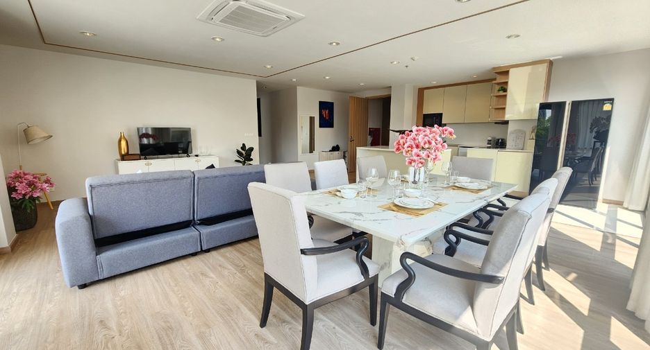 For rent 4 bedrooms condo in Sathon, Bangkok