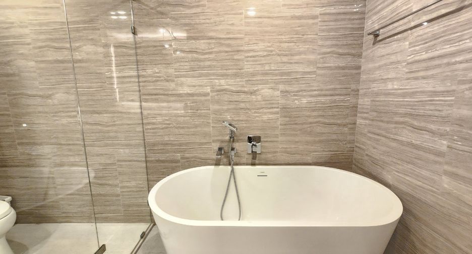For rent 4 bedrooms condo in Sathon, Bangkok