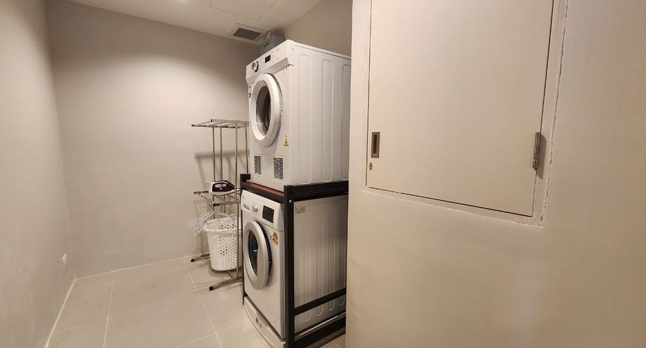 For rent 4 bedrooms condo in Sathon, Bangkok